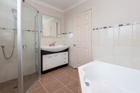 Photo of property in 29a Advene Road, Cockle Bay, Auckland, 2014