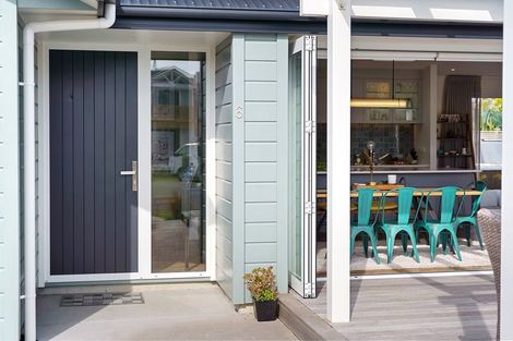 Photo of property in 6 Arapipi Way, Peka Peka, Waikanae, 5391