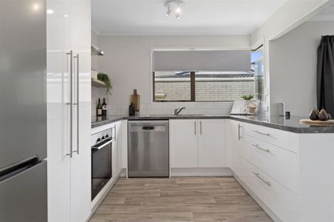 Photo of property in 15a Burrows Street, Tauranga South, Tauranga, 3112