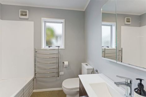 Photo of property in 33 Margaret Road, Raumati Beach, Paraparaumu, 5032