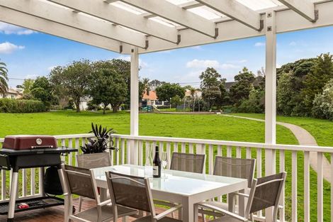 Photo of property in 23 Hanlon Crescent, Narrow Neck, Auckland, 0624