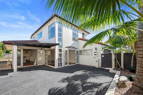 Photo of property in 2/13 Stoneleigh Court, Sunnynook, Auckland, 0632