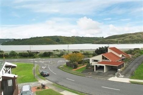 Photo of property in 3 Brora Crescent, Papakowhai, Porirua, 5024