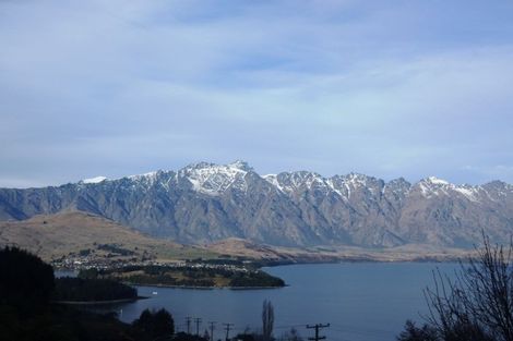Photo of property in 49a Wynyard Crescent, Fernhill, Queenstown, 9300
