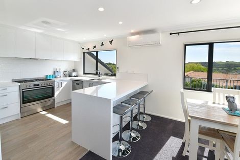 Photo of property in 16 Double Bay Place, Army Bay, Whangaparaoa, 0930