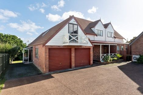 Photo of property in 80 Highland Park Drive, Highland Park, Auckland, 2010