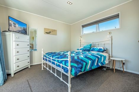 Photo of property in 35 Marine Parade South, Foxton Beach, Foxton, 4815