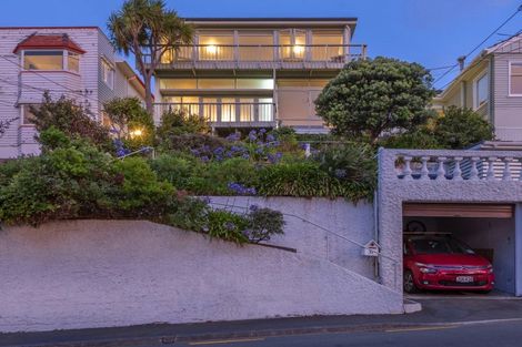 Photo of property in 37 The Crescent, Roseneath, Wellington, 6011