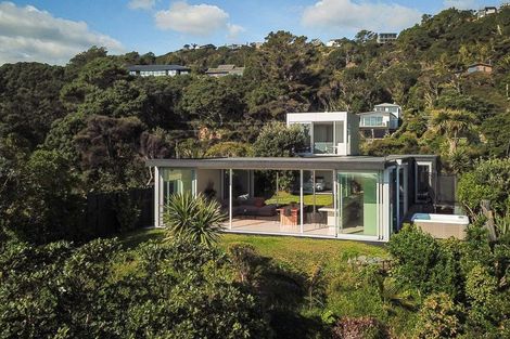 Photo of property in 70 Domain Crescent, Muriwai, Waimauku, 0881