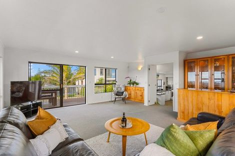 Photo of property in 123 Carlisle Road, Northcross, Auckland, 0632