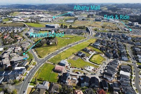 Photo of property in 17 Kerekin Drive, Oteha, Auckland, 0632