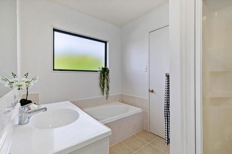 Photo of property in 2/18 Edgeworth Road, Glenfield, Auckland, 0629