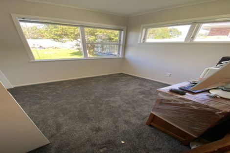 Photo of property in 17 Diana Drive, Glenfield, Auckland, 0627