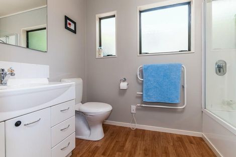 Photo of property in 2/5 September Place, Forrest Hill, Auckland, 0620