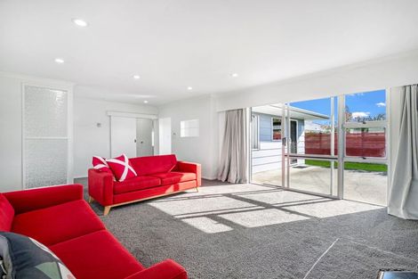 Photo of property in 10 Hollows Crescent, Takaro, Palmerston North, 4412