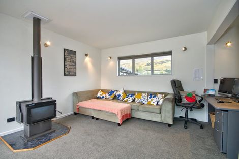 Photo of property in 8 Invincible Drive, Glenorchy, 9372