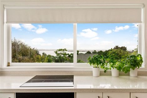 Photo of property in 1/94 Island Bay Road, Beach Haven, Auckland, 0626