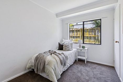 Photo of property in 2/48 Barbados Drive, Unsworth Heights, Auckland, 0632