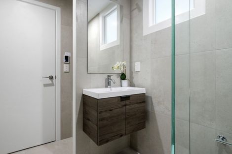 Photo of property in 1c/12 Selwyn Road, Cockle Bay, Auckland, 2014