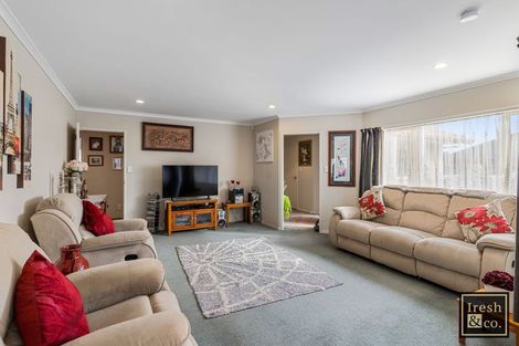 Photo of property in 25 Carisbrook Crescent, Papakura, 2110