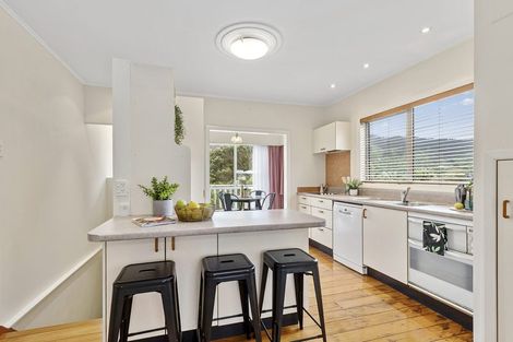 Photo of property in 5 Te Reinga View, Tawa, Wellington, 5028