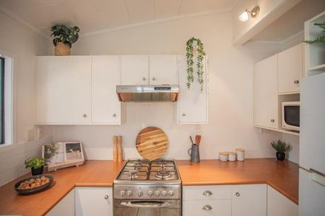 Photo of property in 2 Puketiro Place, Paihia, 0200