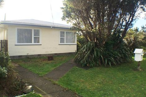 Photo of property in 2 Alder Place, Newlands, Wellington, 6037