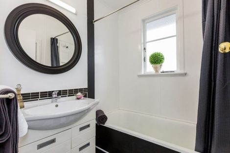 Photo of property in 12 Nimon Street, Havelock North, 4130