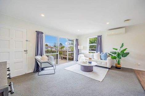 Photo of property in 138 Moire Road, West Harbour, Auckland, 0618