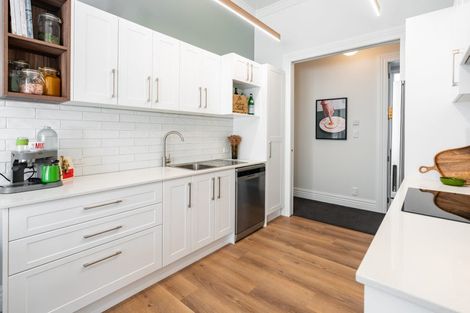 Photo of property in 18 Portland Crescent, Thorndon, Wellington, 6011