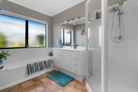 Photo of property in 60 Oteki Park Drive, Welcome Bay, Tauranga, 3112