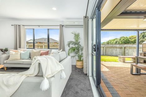 Photo of property in 18 Guildford Drive, Paraparaumu, 5032