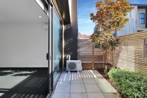 Photo of property in 2/20 Trent Street, Island Bay, Wellington, 6023