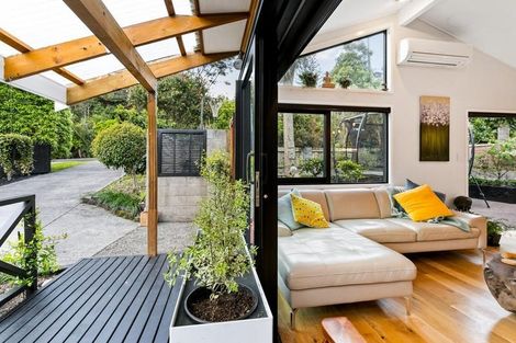 Photo of property in 136 Woodlands Park Road, Titirangi, Auckland, 0604