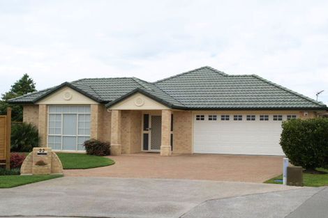 Photo of property in 22 Trovare Place, Golflands, Auckland, 2013