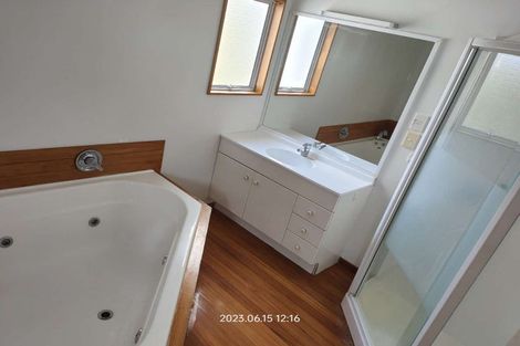 Photo of property in 16 Elsfield Place, Torbay, Auckland, 0630