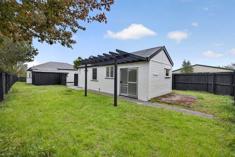 Photo of property in 154 Wainoni Road, Avondale, Christchurch, 8061