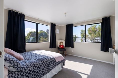 Photo of property in 16 Gladys Place, Kelvin Grove, Palmerston North, 4414
