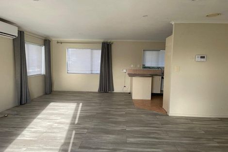 Photo of property in 2 Greenberry Drive, Ranui, Auckland, 0612