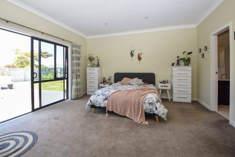 Photo of property in 18 Carrington Drive, Carterton, 5713