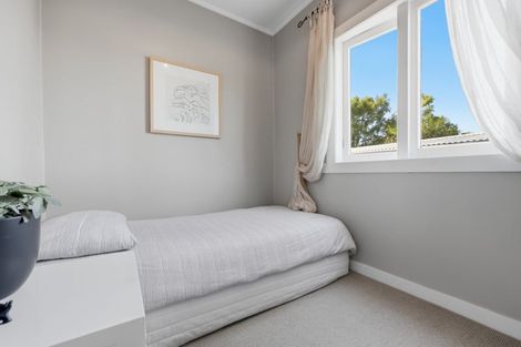 Photo of property in 18 Alberta Street, Point Chevalier, Auckland, 1022