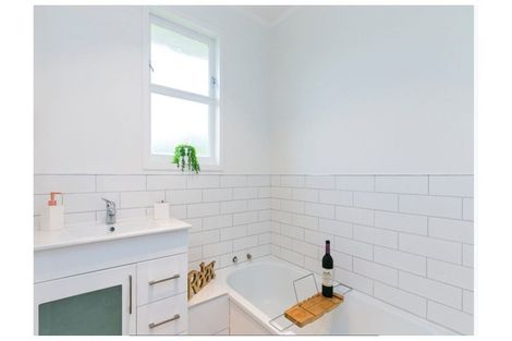 Photo of property in 25 Oriel Avenue, Tawa, Wellington, 5028