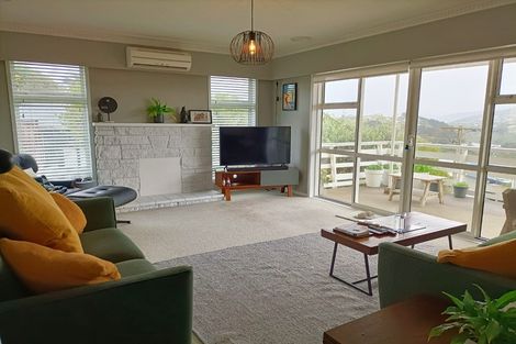 Photo of property in 42 Turville Crescent, Newlands, Wellington, 6037