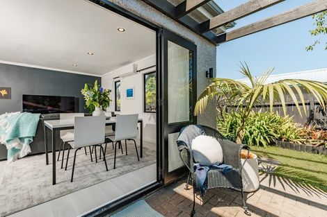 Photo of property in 15a Ascot Avenue, Narrow Neck, Auckland, 0624