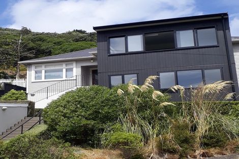 Photo of property in 73 Hungerford Road, Houghton Bay, Wellington, 6023