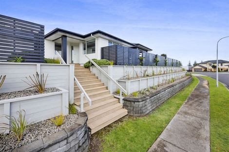Photo of property in 4 Vardon Way, Waiwhakaiho, New Plymouth, 4312