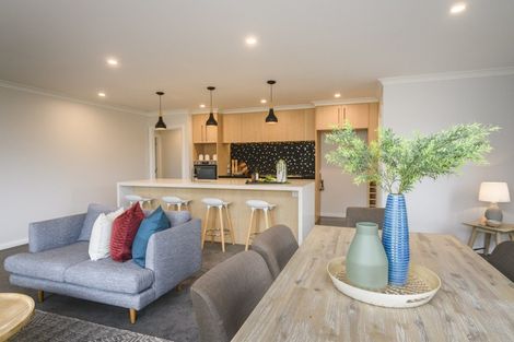 Photo of property in 95 Johnstone Drive, Fitzherbert, Palmerston North, 4410