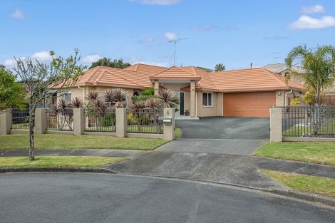 Photo of property in 6 Hanly Close, West Harbour, Auckland, 0618