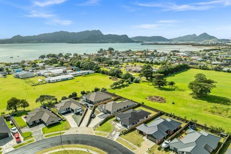 Photo of property in 63 Kaurinui Crescent, One Tree Point, 0118