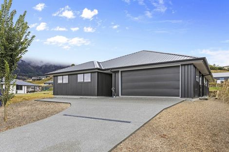 Photo of property in 37 Woodpecker Street, Lake Hawea, 9382